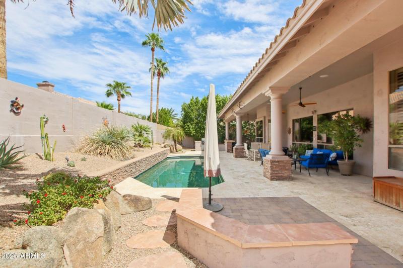 55-web-or-mls-E Altadena Dr-S0209-005