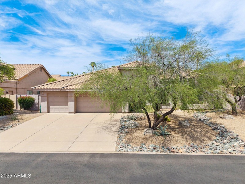 64-web-or-mls-E Altadena Dr-S0209-014