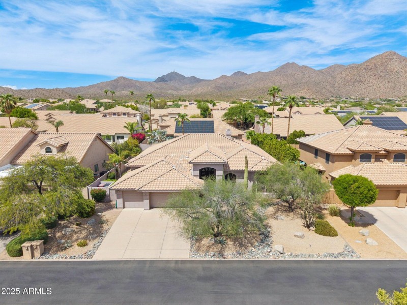 65-web-or-mls-E Altadena Dr-S0209-015