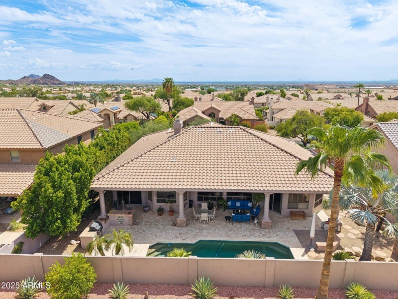 68-web-or-mls-E Altadena Dr-S0209-018