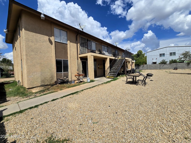 2118_W_Belmont_Building_Front