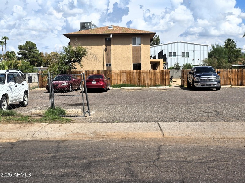 2118_W_Belmont_ParkingLot