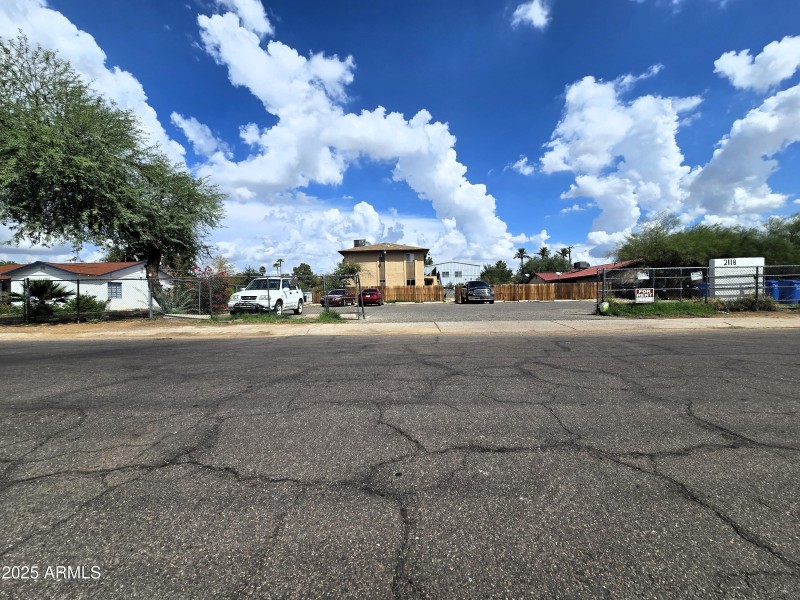 2118_W_Belmont_ParkingLot_Far_view