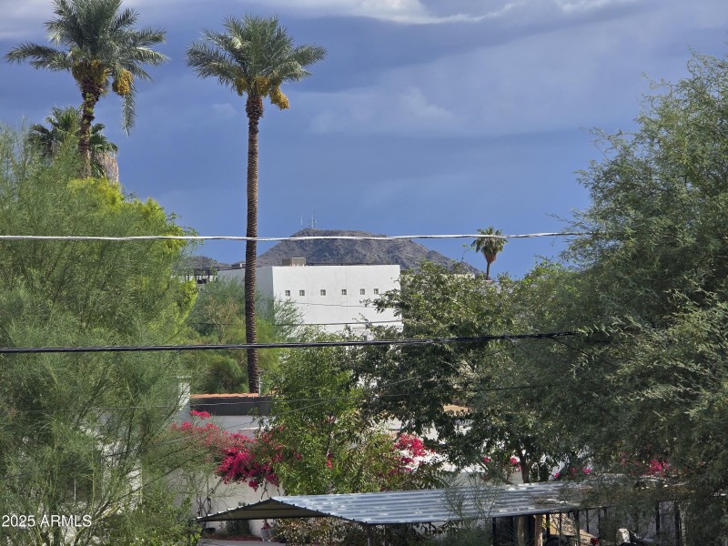2nd Flr View PHX Mtns