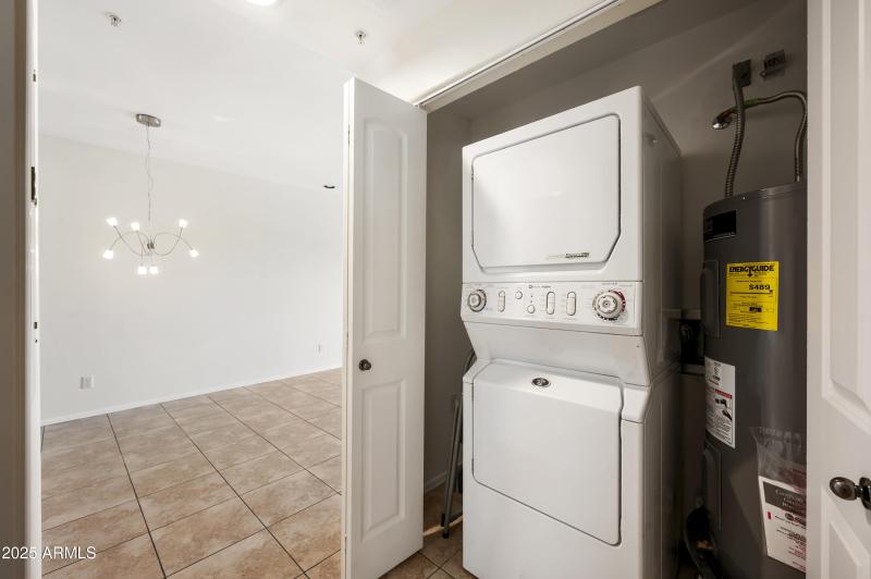 Stackable washer/dryer