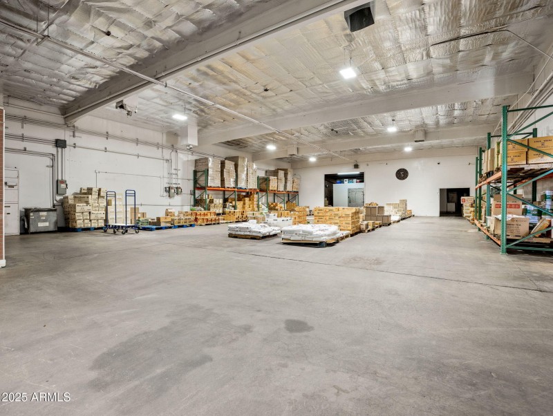 30-web-or-mls-4239 N 40th Ave-16