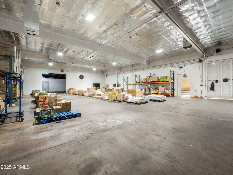 32-web-or-mls-4239 N 40th Ave-19