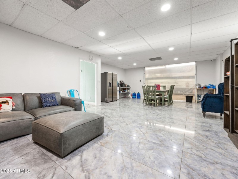 22-web-or-mls-4239 N 40th Ave-36