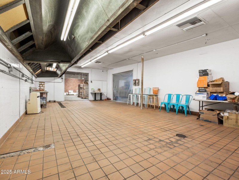 24-web-or-mls-4239 N 40th Ave-43