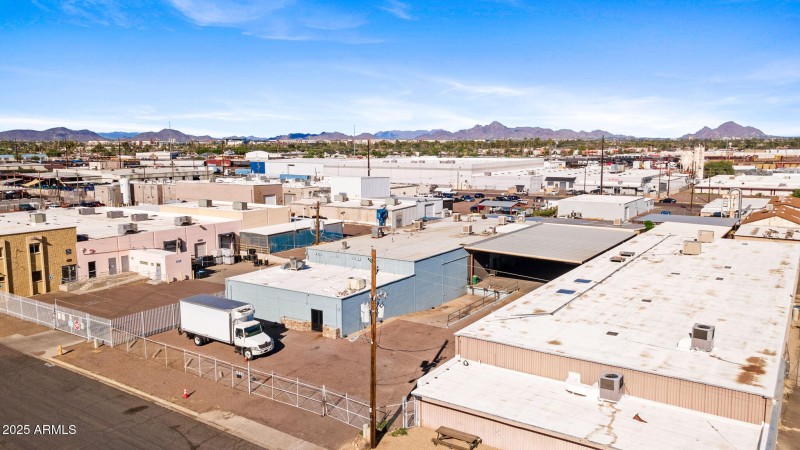 4-web-or-mls-4239 N 40th Ave-3