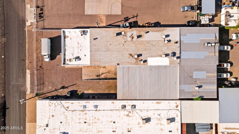 8-web-or-mls-4239 N 40th Ave-5