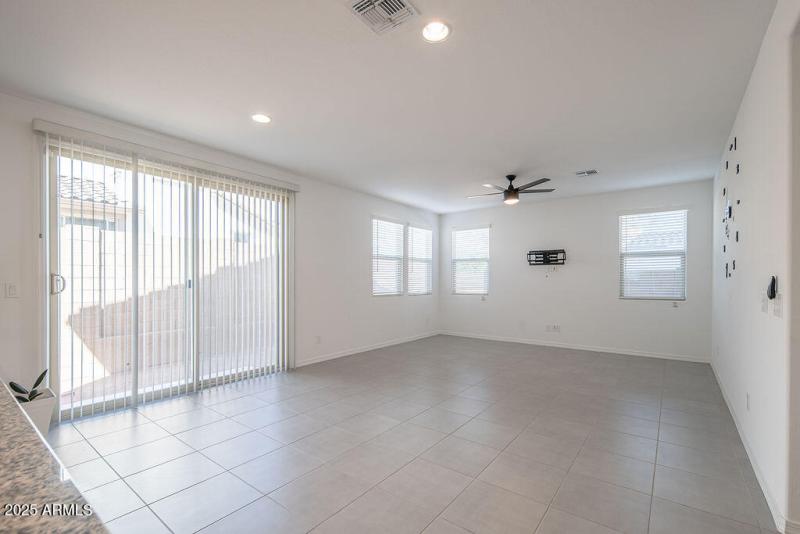 20250919_14118-W-Hackamore-Dr_02