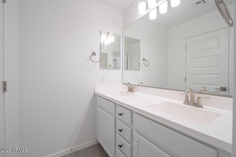 20250919_14118-W-Hackamore-Dr_10