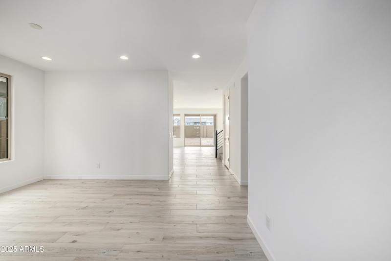 Lot 34 foyer