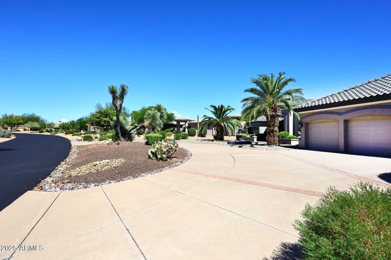 Cicular Driveway