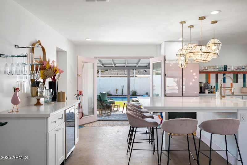 Wine/Beverage Bar and Frig