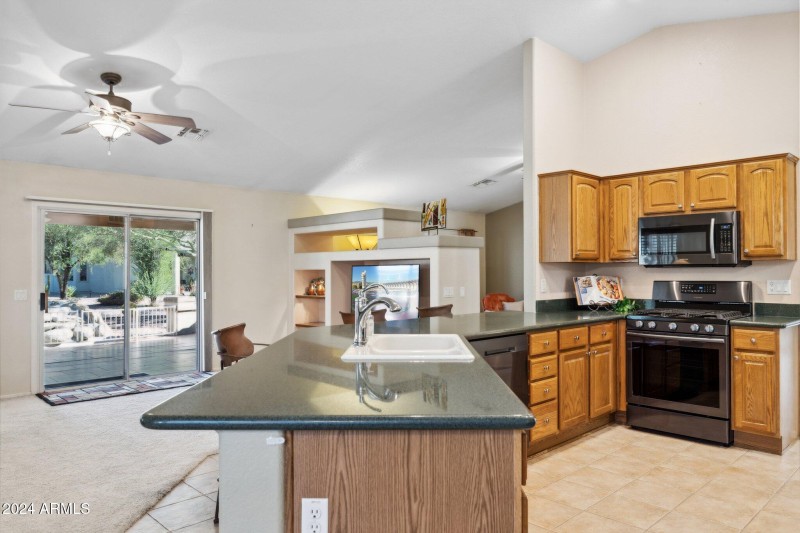KITCHEN