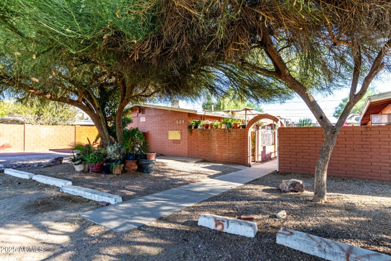 321 E Carol Avenue Phoenix, AZ 85020