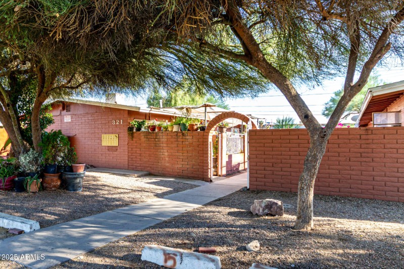 321 E Carol Avenue Phoenix, AZ 85020