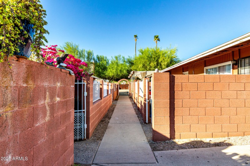 321 E Carol Avenue Phoenix, AZ 85020