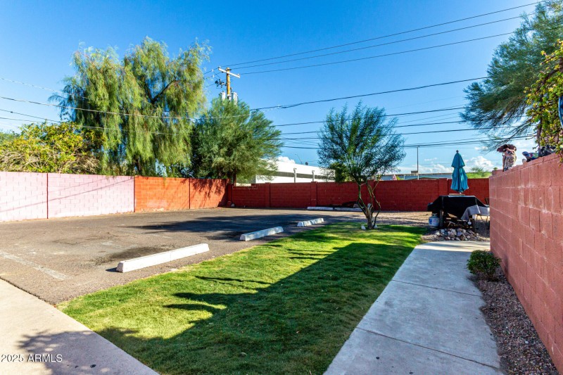 321 E Carol Avenue Phoenix, AZ 85020