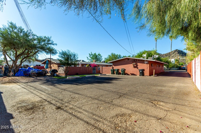 321 E Carol Avenue Phoenix, AZ 85020