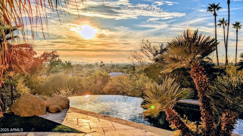 CAMELBACK MOUNTAIN OPEN HOUSE