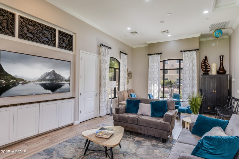 COMMUNITY LOUNGE