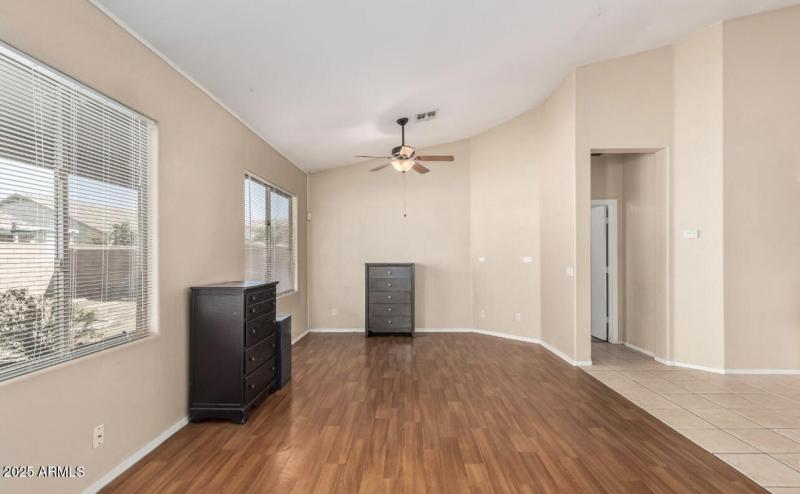 12AA2825-C20A-4B1C-A9E9-C54293BF9296_1_2