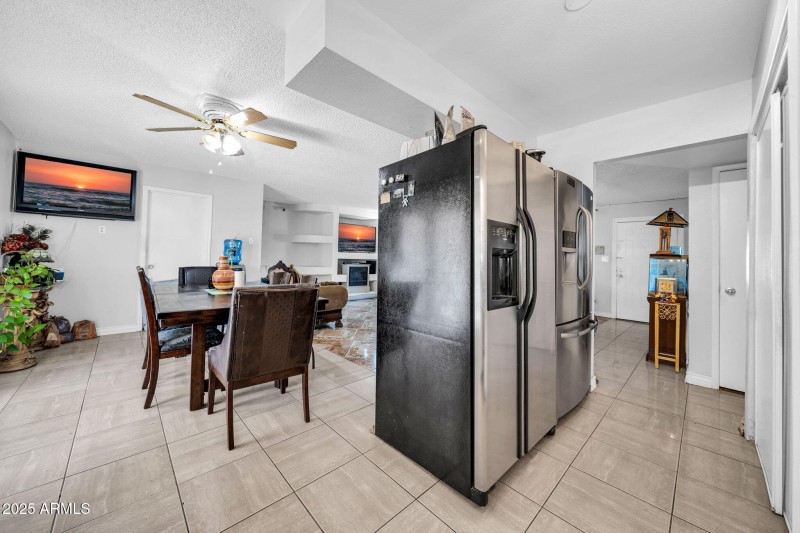 Open kitchen to dining