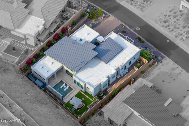 Exterior Drone 4