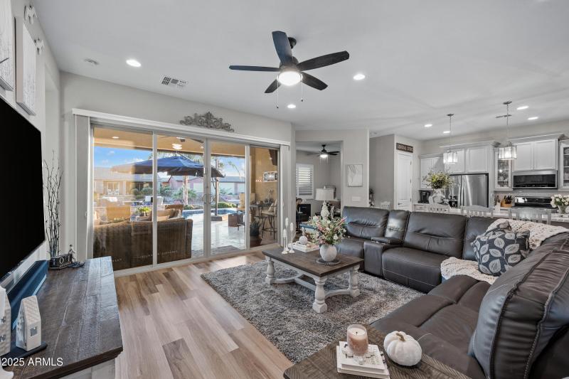 41797 W Summer Sun Ln-13