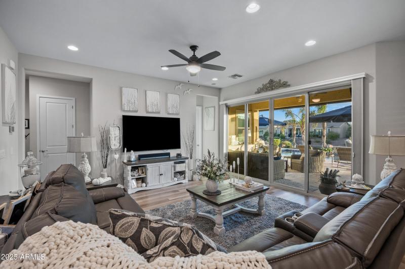 41797 W Summer Sun Ln-10