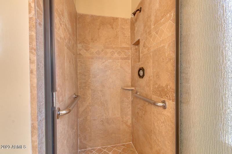 18. MASTER SHOWER WITH STONE TILE