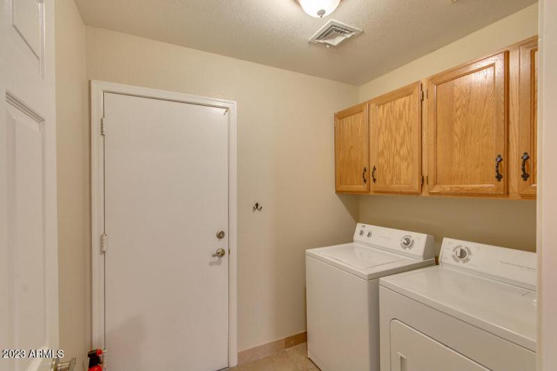 21. LAUNDRY ROOM