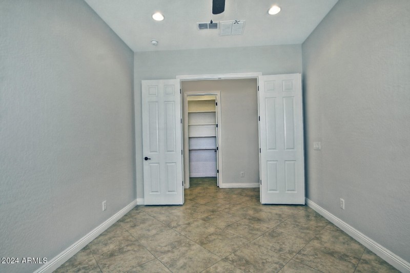 7167 W Merriweather Wy-large-030-013-Den
