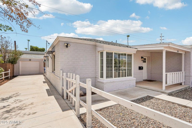 4-web-or-mls-E Cheery Lynn Rd-S2009-004