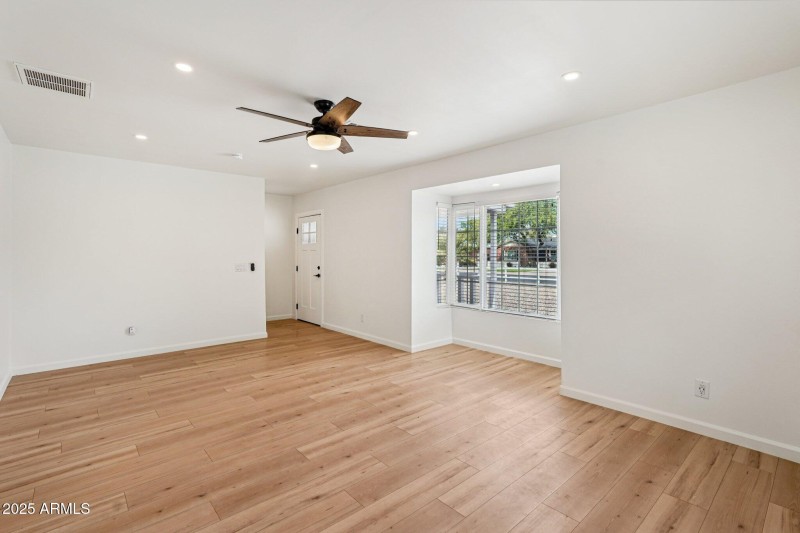 10-web-or-mls-E Cheery Lynn Rd-S2009-010