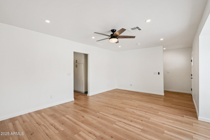 11-web-or-mls-E Cheery Lynn Rd-S2009-011