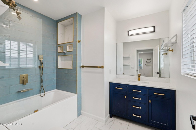 22-web-or-mls-E Cheery Lynn Rd-S2009-022