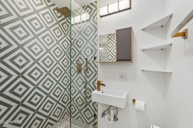 24-web-or-mls-E Cheery Lynn Rd-S2009-024