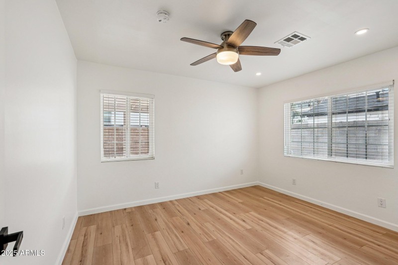 25-web-or-mls-E Cheery Lynn Rd-S2009-025