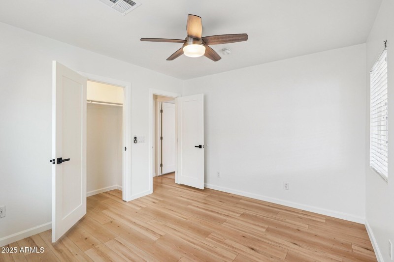 27-web-or-mls-E Cheery Lynn Rd-S2009-027