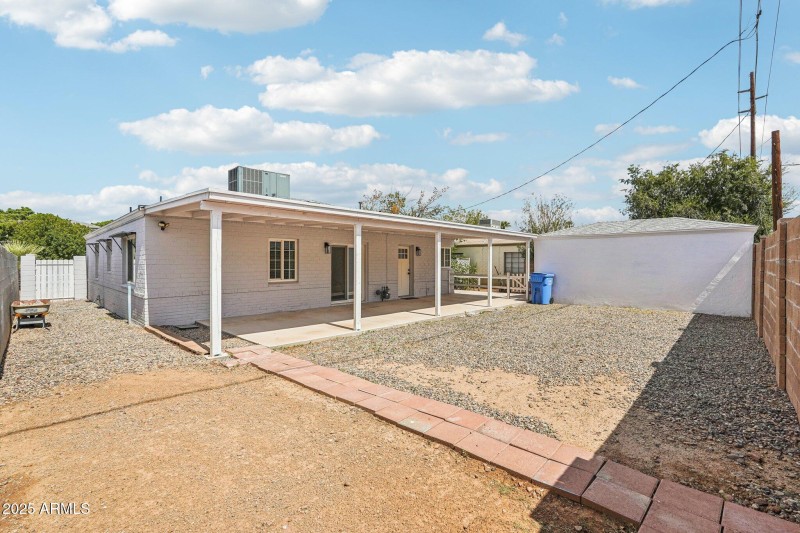 32-web-or-mls-E Cheery Lynn Rd-S2009-032