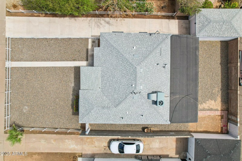 42-web-or-mls-E Cheery Lynn Rd-S2009-042