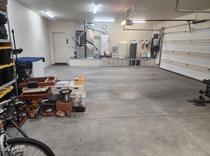 24-Garage Interior_2