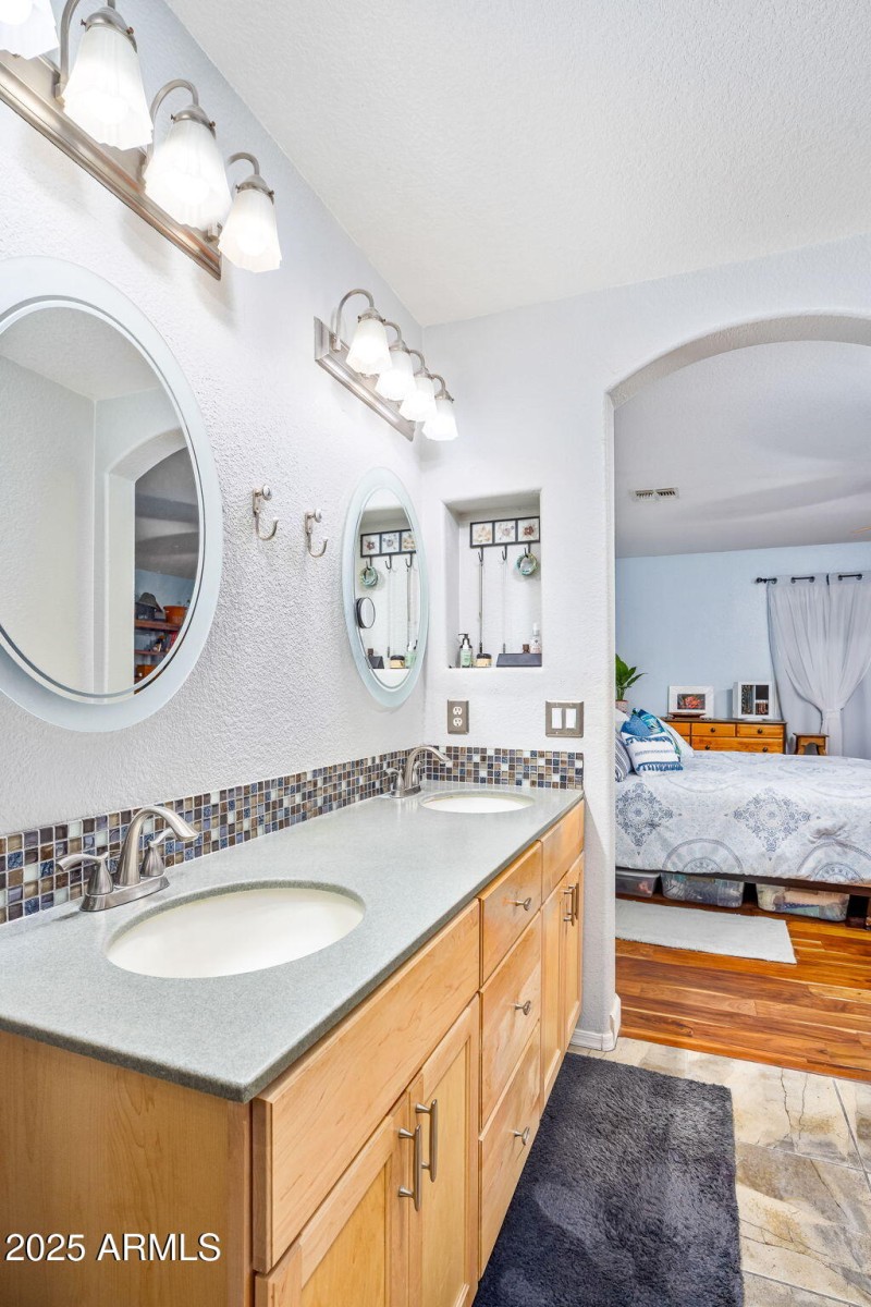23-web-or-mls-11340 East Caballero Stree
