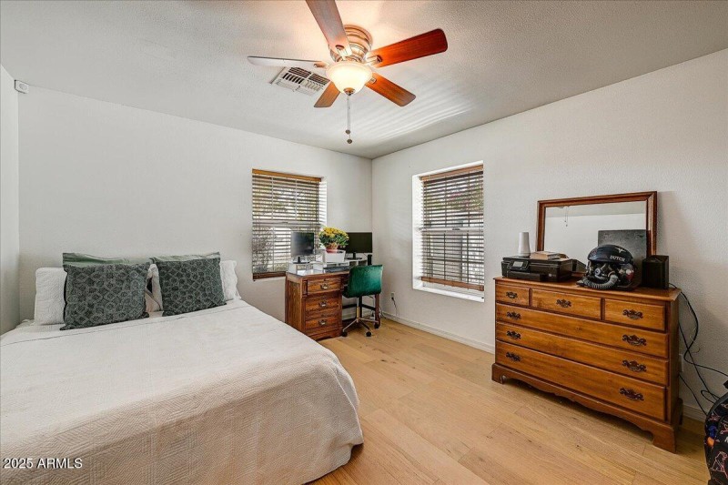 19-Bedroom_Office