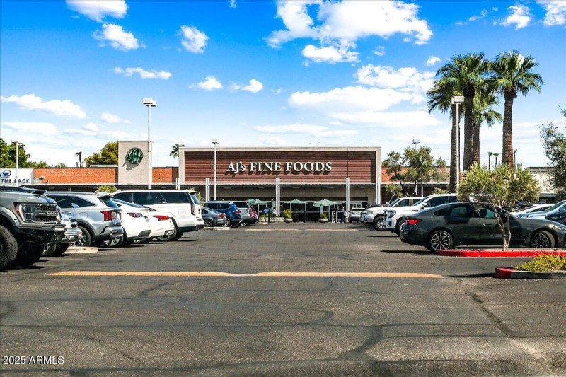 35-Uptown Plaza