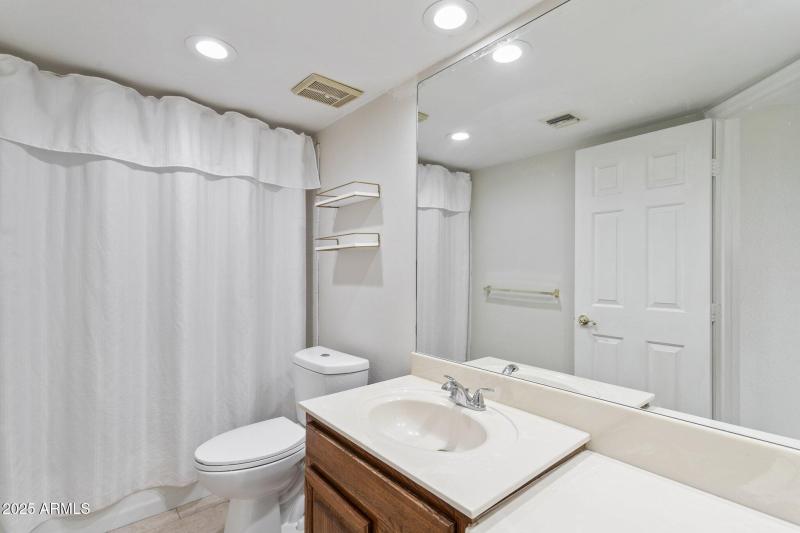 26-web-or-mls-4200-n-miller-rd-220